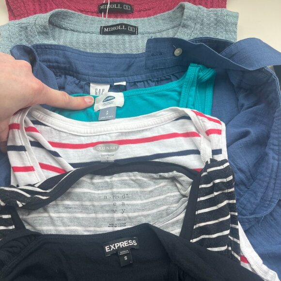 Women’s Small Flowy Tank Bundle - Picture 9 of 9